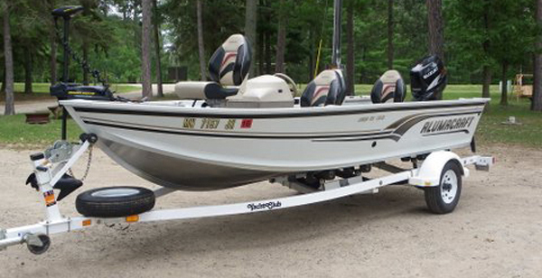 16.5 ft Alumacraft boat w/40 HP Suzuki four stroke, trolling motor, depth finder, live well, swivel seats for fishing.